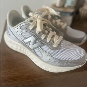 New Balance Fresh Foam Arishi v4 in Grey